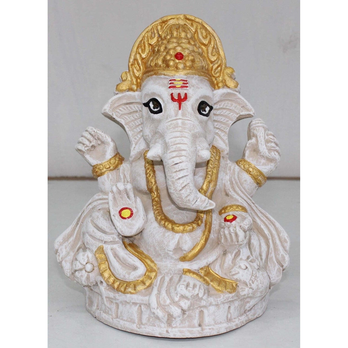 HANDCRAFTED WHITE & GOLD GANESHA IDOL – TRADITIONAL BLESSING DESIGN